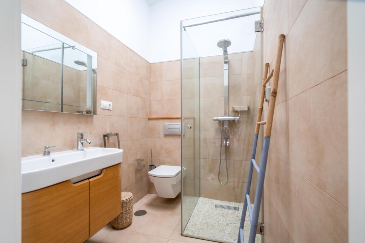 Bonito Bungalow Con Piscina Junto A La Playa San Bartolomé Kültér fotó
